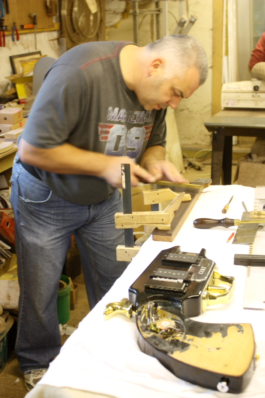 build-your-own-guitar01-1