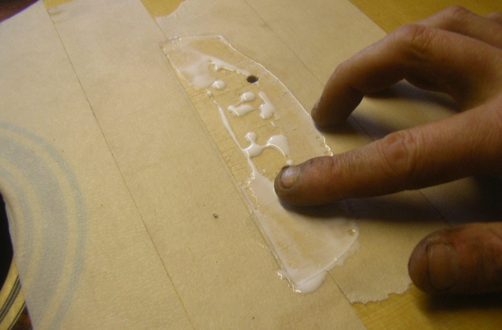 Jon Gibbons Acoustic 12-string – Gluing the bridge